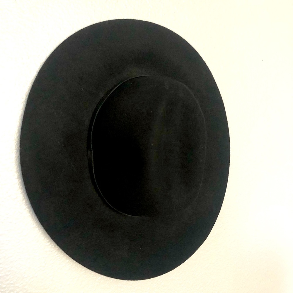 Black velvet hat